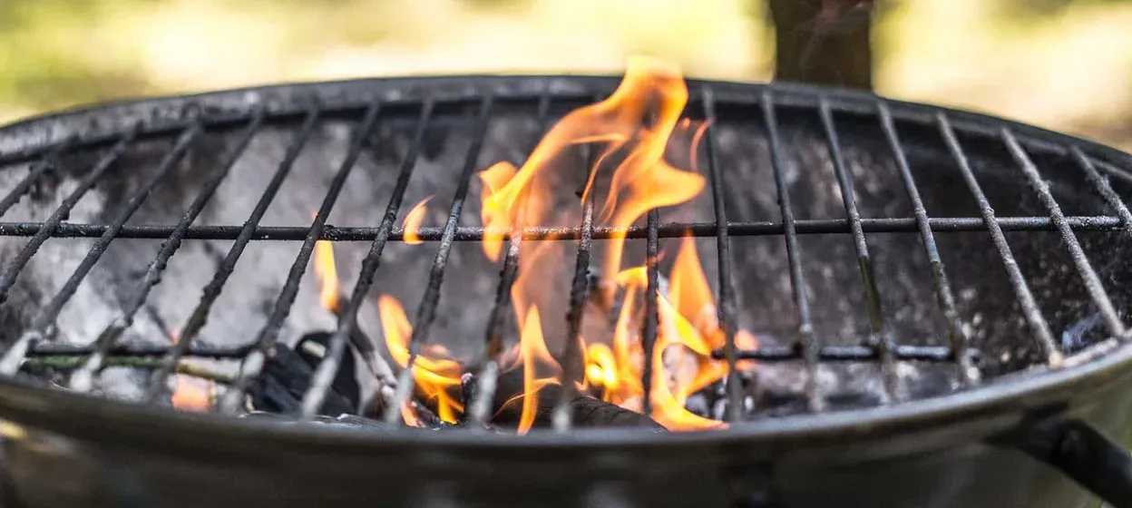 Grillgaller som rengörs